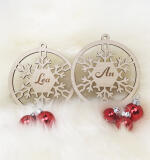 Houten kerstbal met sneeuwvlokje & gecentreerde naam